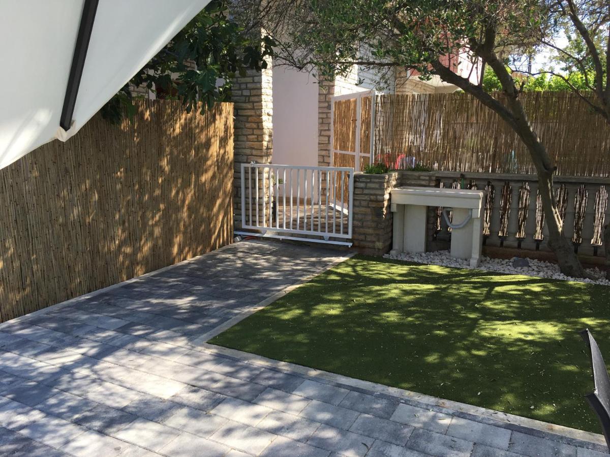 Apartment With Private Pool Sukošan エクステリア 写真