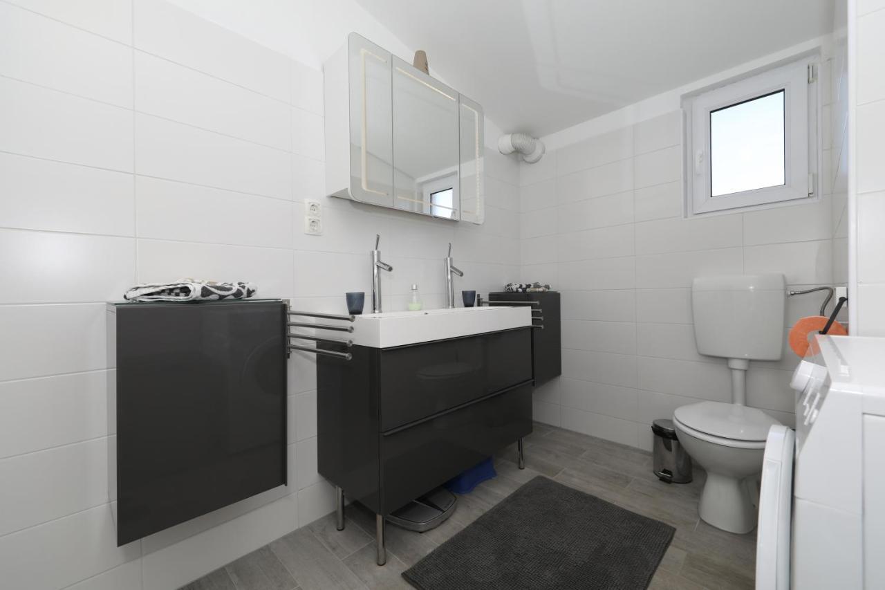 Apartment With Private Pool Sukošan エクステリア 写真