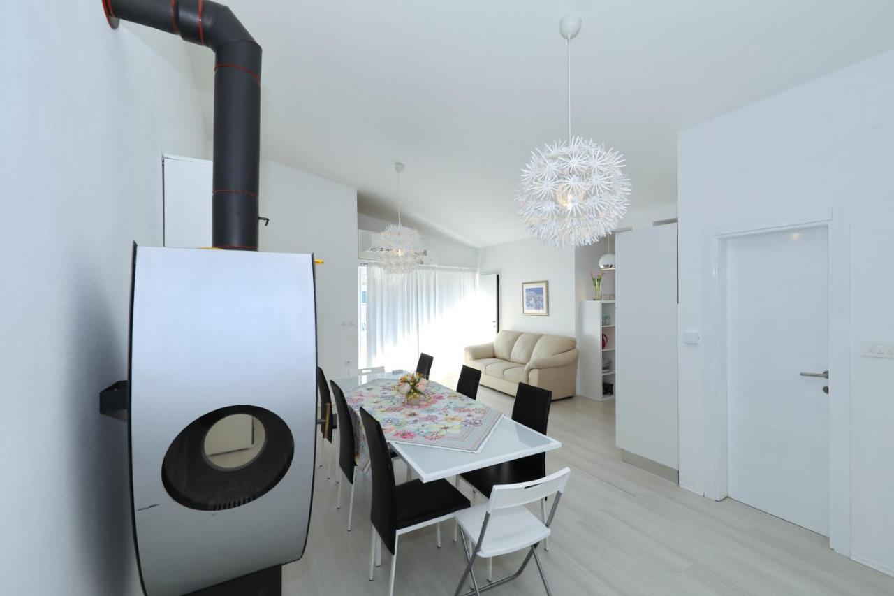 Apartment With Private Pool Sukošan エクステリア 写真