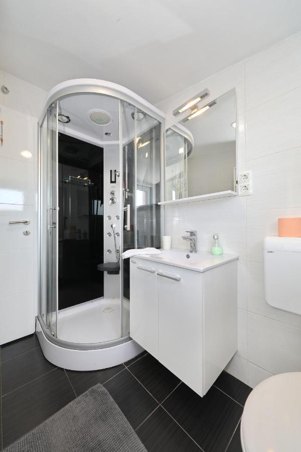 Apartment With Private Pool Sukošan エクステリア 写真