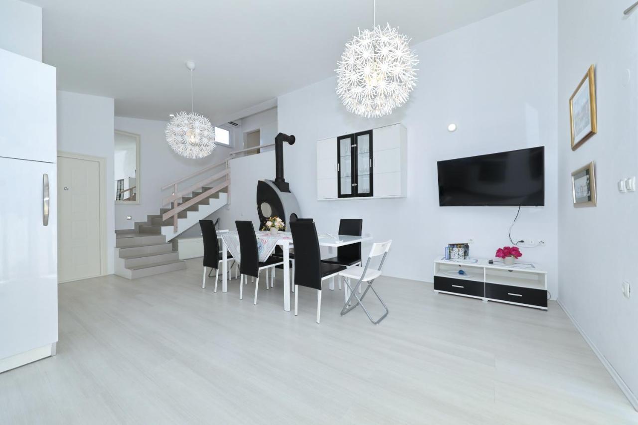 Apartment With Private Pool Sukošan エクステリア 写真