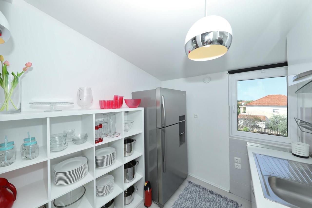 Apartment With Private Pool Sukošan エクステリア 写真