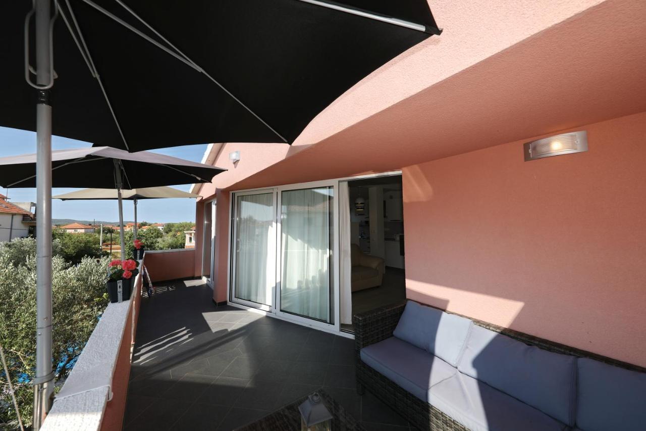 Apartment With Private Pool Sukošan エクステリア 写真